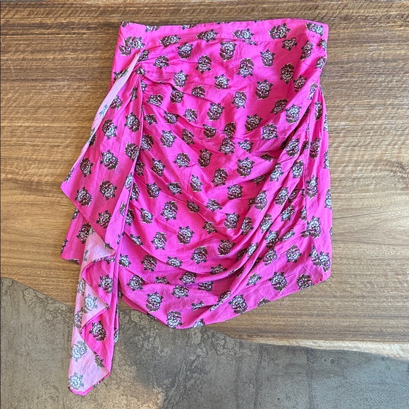 Rhode Printed Drape Mini Skirt Pink
Floral - Picture 5 of 10